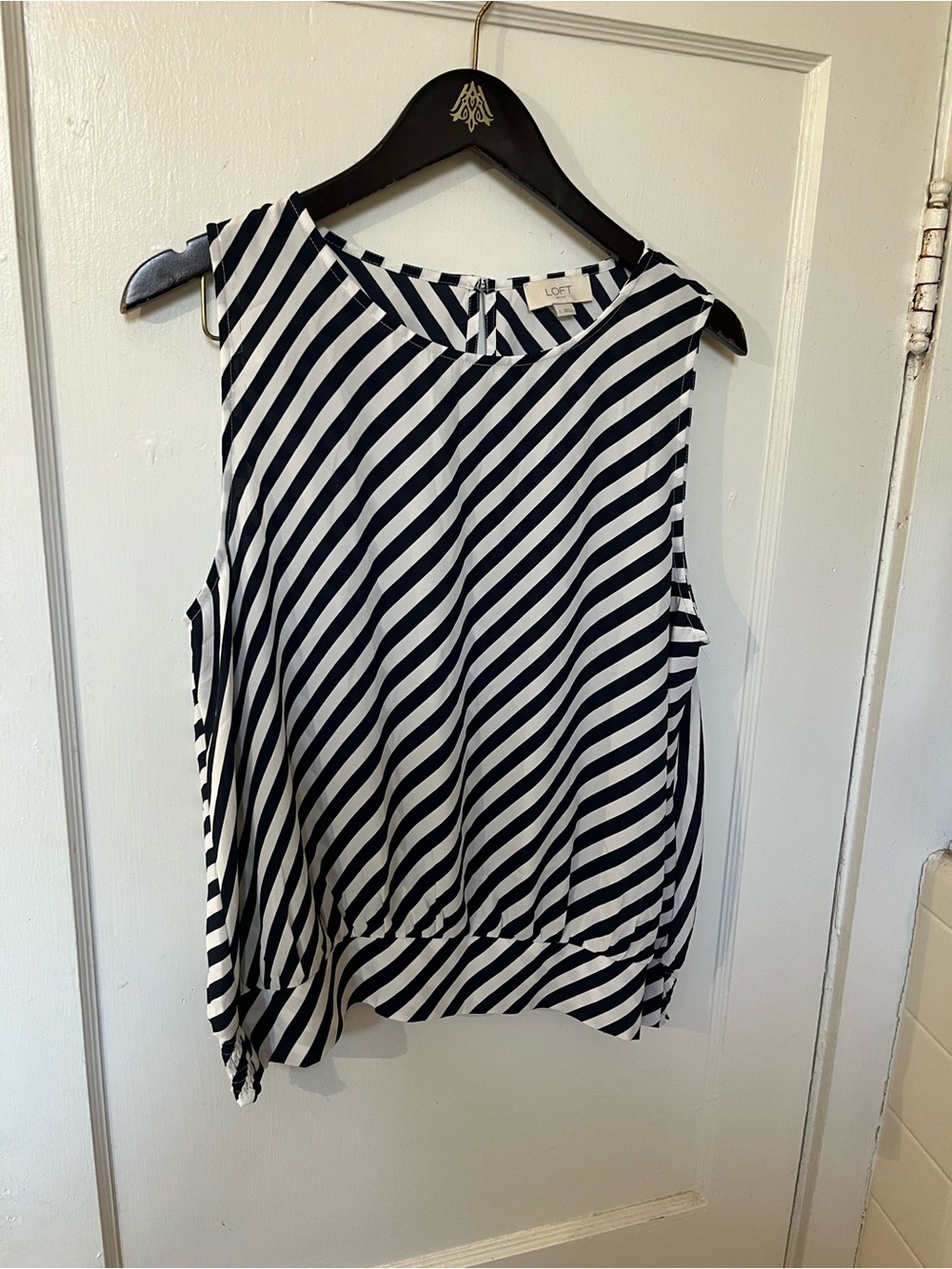 LOFT Navy & White Diagonal Stripe Sleeveless Blouse - EUC - Large